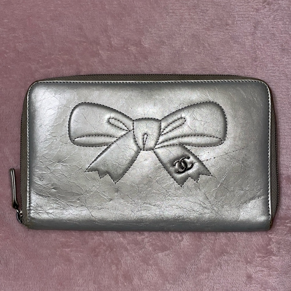 Authentic CHANEL big zippy organizer wallet silver, preowned.